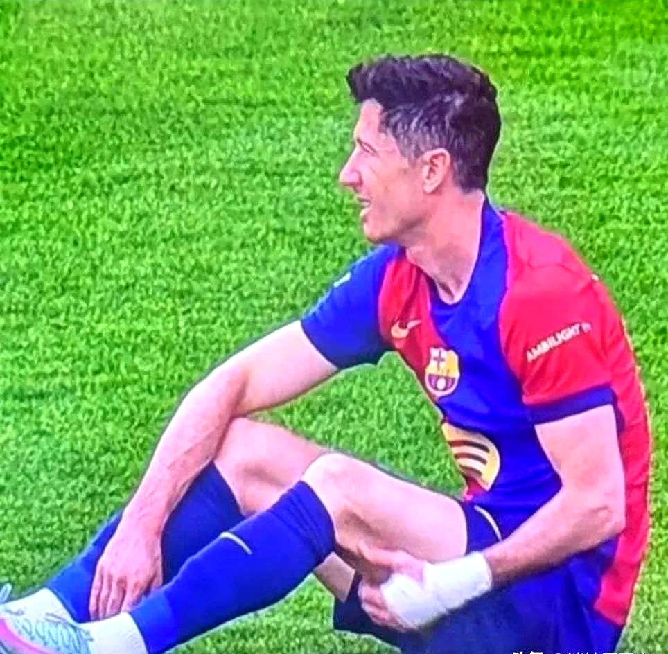 莱万多夫斯基连续三场比赛得分超过重返赛场，RNG不断突破！